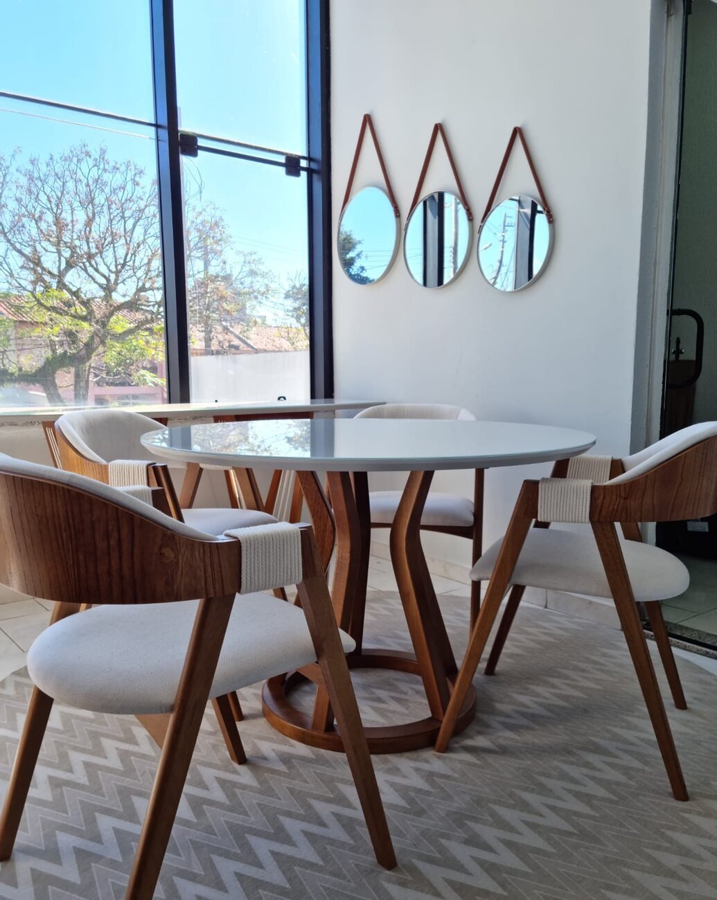 Conjunto de mesa de jantar com cadeiras